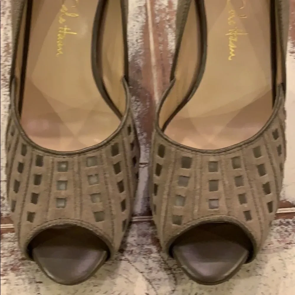 Cole Haan suede taupe pump size 6